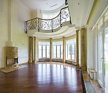 Вилла на берегу в поселке Пестово