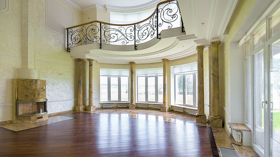 Вилла на берегу в поселке Пестово