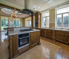 Вилла на берегу в поселке Пестово