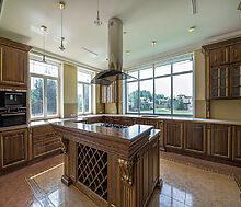 Вилла на берегу в поселке Пестово