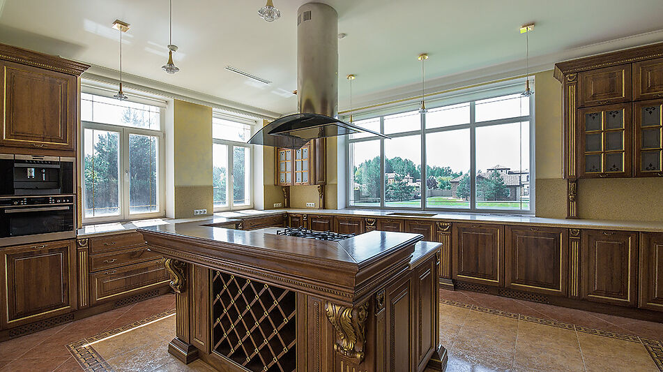 Вилла на берегу в поселке Пестово