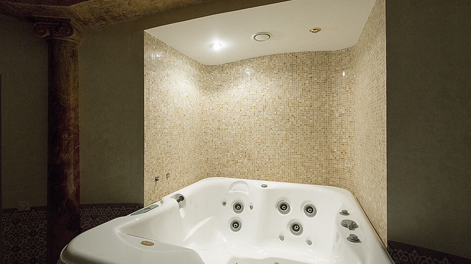 Вилла на берегу в поселке Пестово