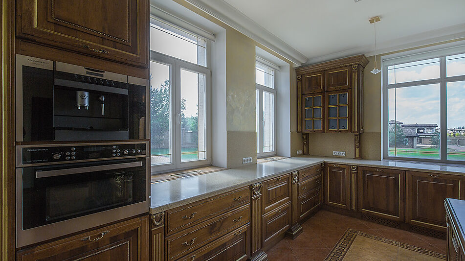 Вилла на берегу в поселке Пестово