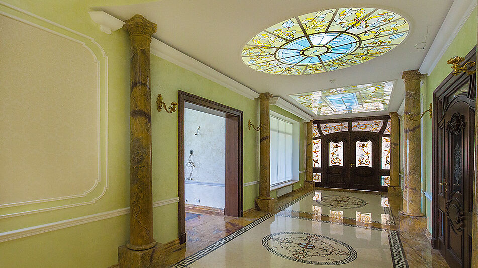 Вилла на берегу в поселке Пестово