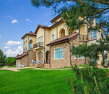 Вилла на берегу в поселке Пестово