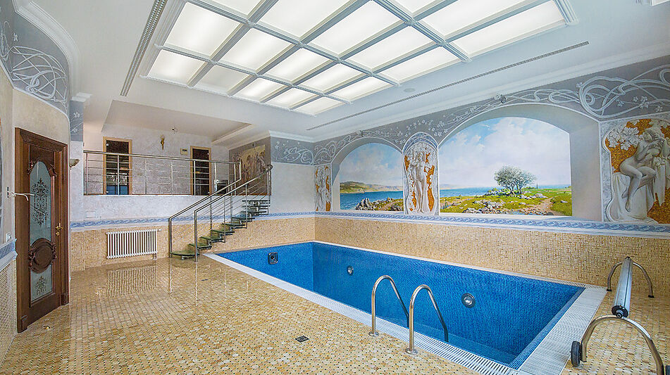 Вилла на берегу в поселке Пестово