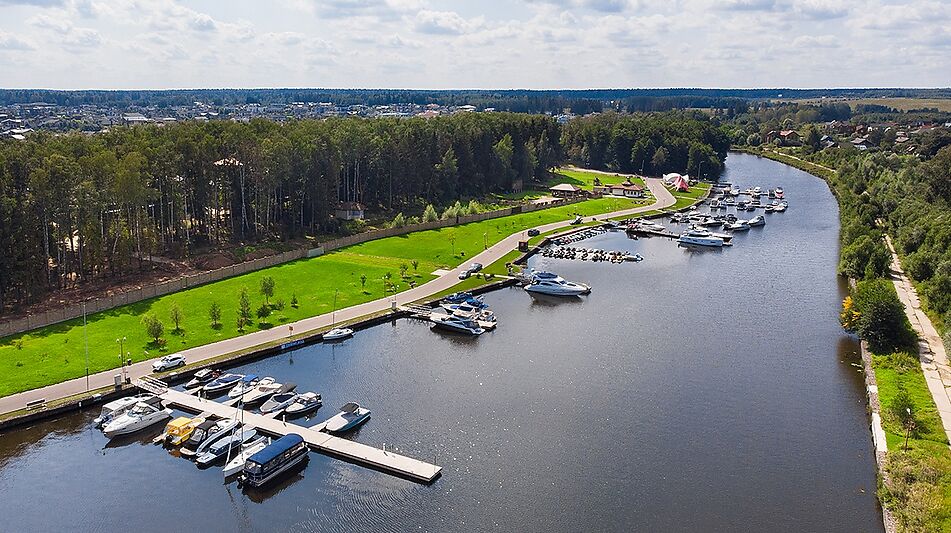 Вилла на берегу в поселке Пестово