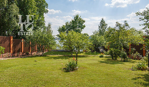 Дом с выходом к воде в Сорокино