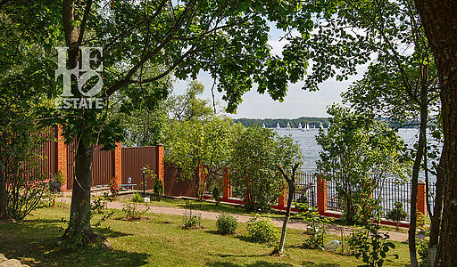 Дом с выходом к воде в Сорокино