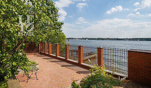 Дом с выходом к воде в Сорокино