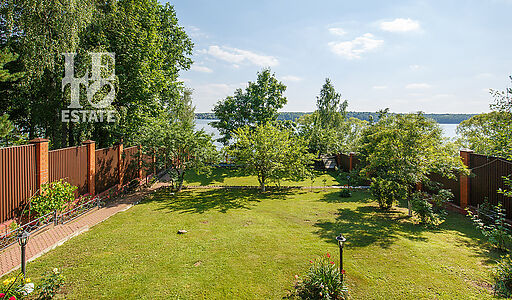 Дом с выходом к воде в Сорокино