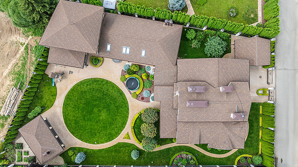 Дом с бассейном в КП Старвиль