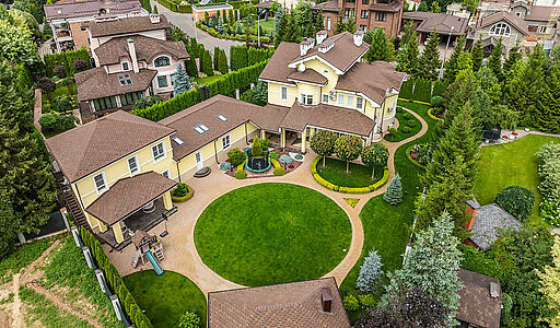 Дом с бассейном в КП Старвиль