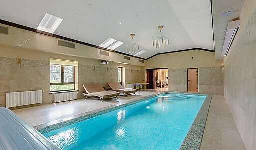 Дом с бассейном в КП Старвиль