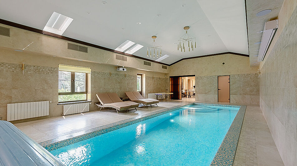 Дом с бассейном в КП Старвиль