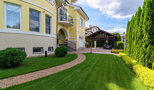 Дом с бассейном в КП Старвиль