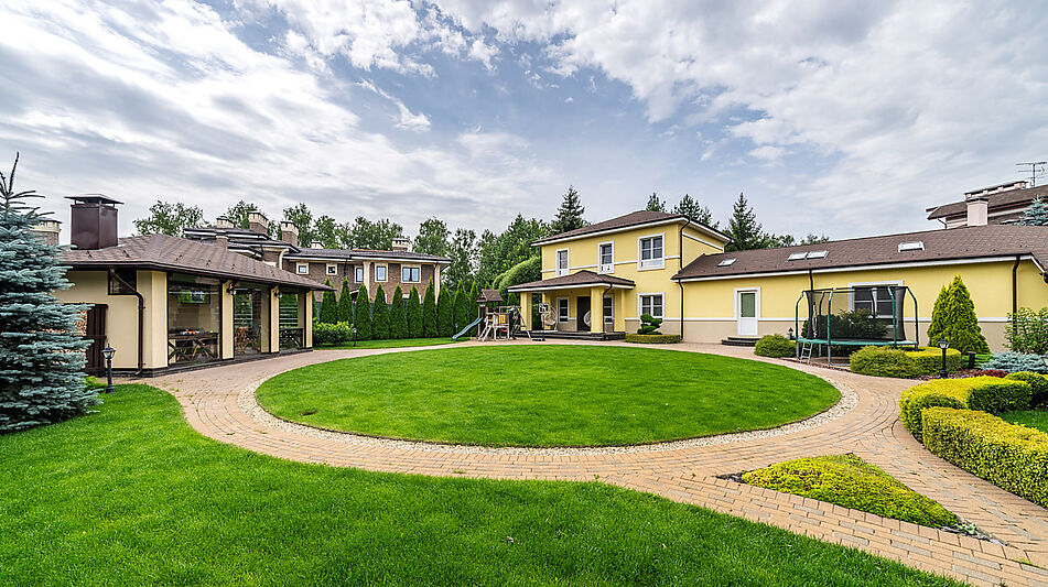 Дом с бассейном в КП Старвиль