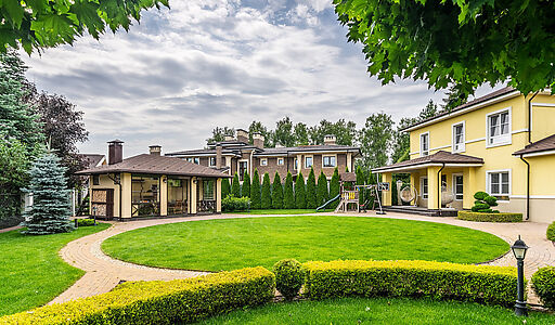 Дом с бассейном в КП Старвиль