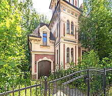 Дом у озера и парка в КП Довиль