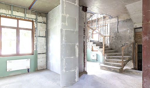 Дом у озера и парка в КП Довиль