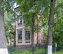 Дом у озера и парка в КП Довиль