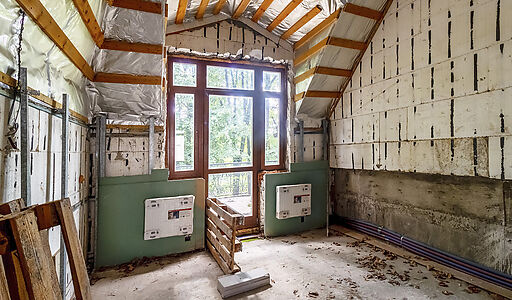 Дом у озера и парка в КП Довиль