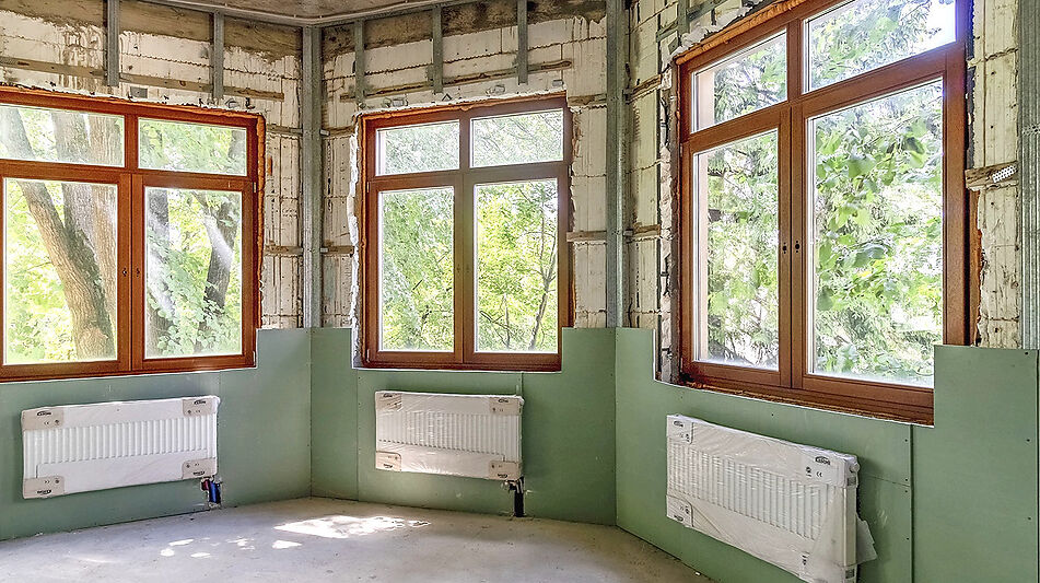 Дом у озера и парка в КП Довиль