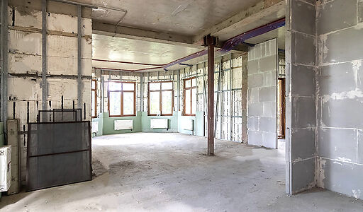 Дом у озера и парка в КП Довиль