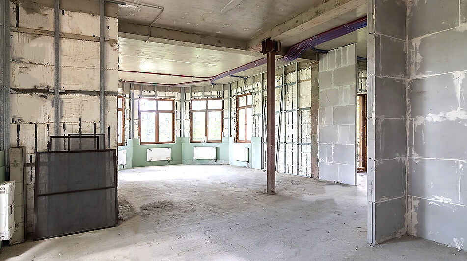 Дом у озера и парка в КП Довиль