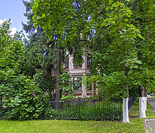 Дом у озера и парка в КП Довиль