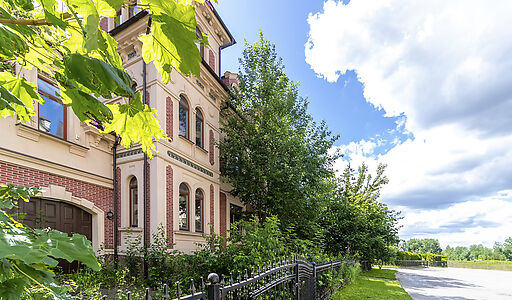 Дом у озера и парка в КП Довиль