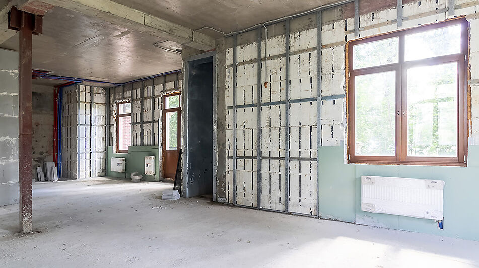 Дом у озера и парка в КП Довиль