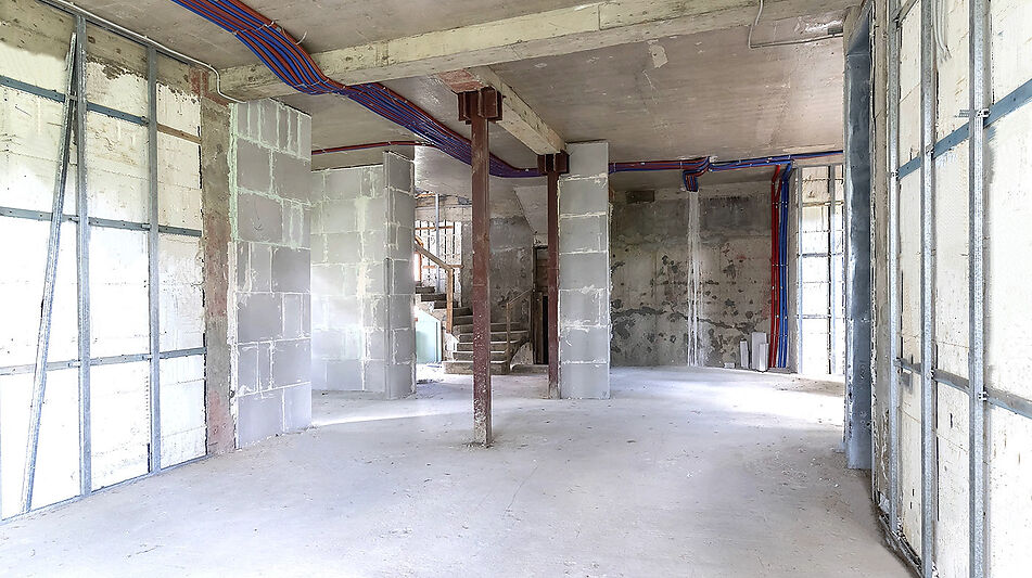 Дом у озера и парка в КП Довиль