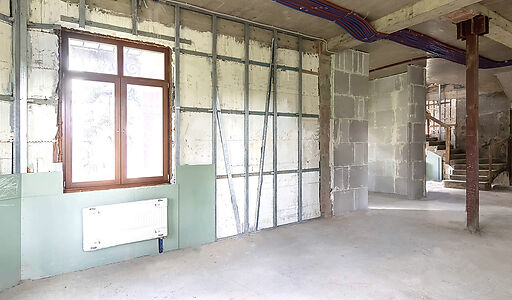 Дом у озера и парка в КП Довиль