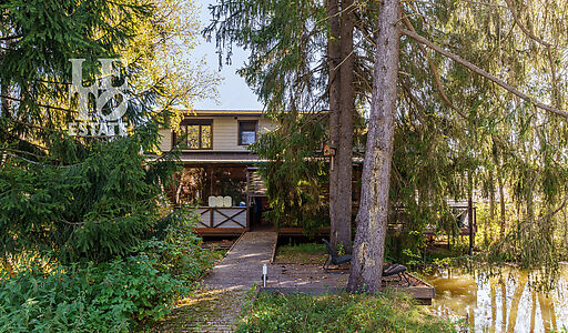 Дом у озера в КП Живописный