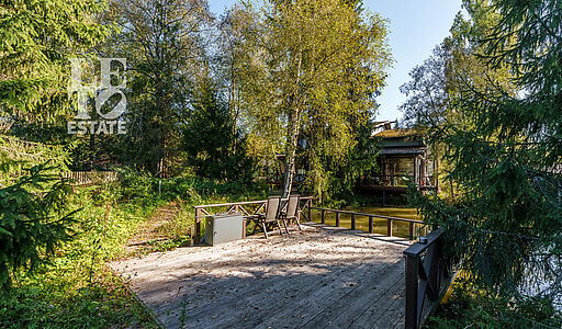 Дом у озера в КП Живописный