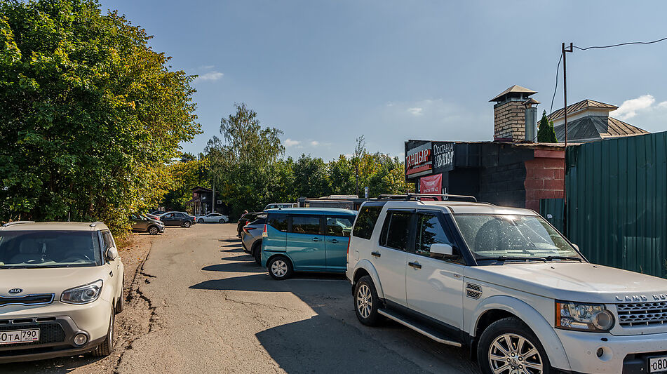 Здание с участком в ПГТ Снегири