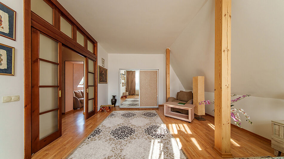 Дом с бассейном в КП Урожай