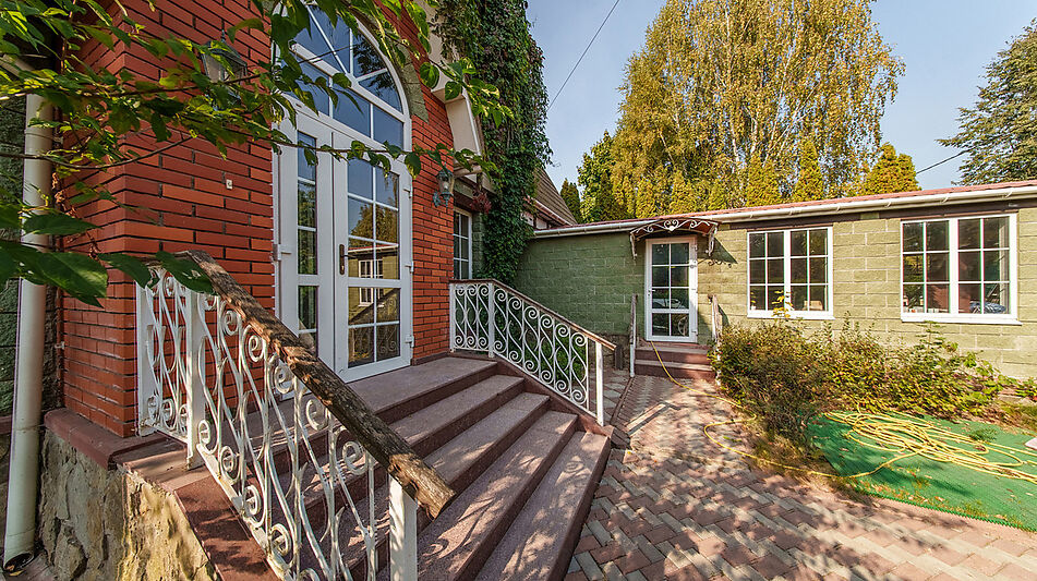 Дом с бассейном в КП Урожай