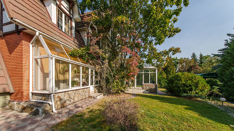 Дом с бассейном в КП Урожай