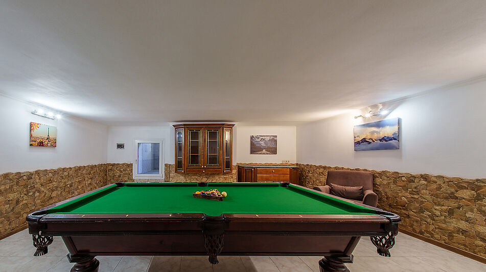 Дом с бассейном в КП Урожай