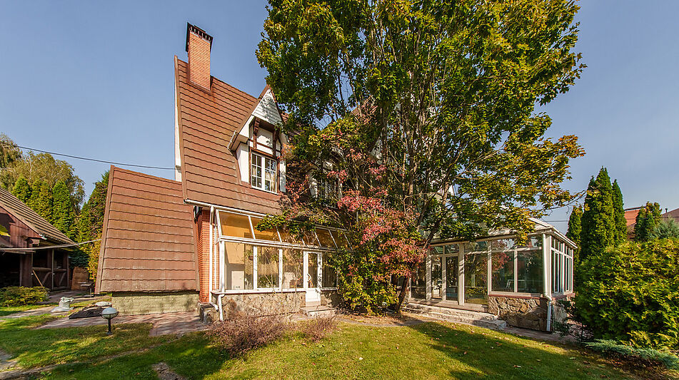 Дом с бассейном в КП Урожай