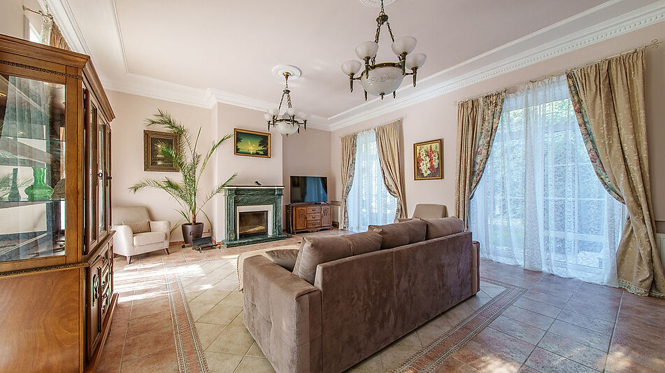 Дом с бассейном в КП Урожай