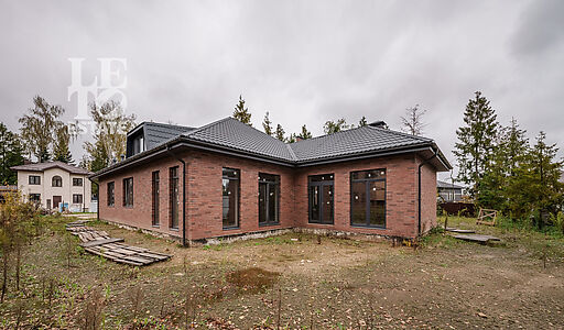 Дом в коттеджном поселке Фореста