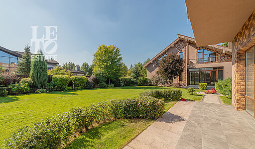 Современный дом у воды в Пестово