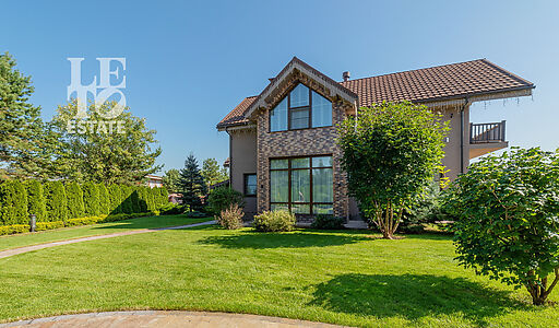 Современный дом у воды в Пестово