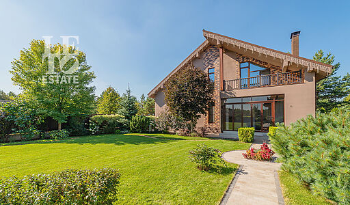 Современный дом у воды в Пестово