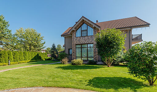 Современный дом у воды в Пестово