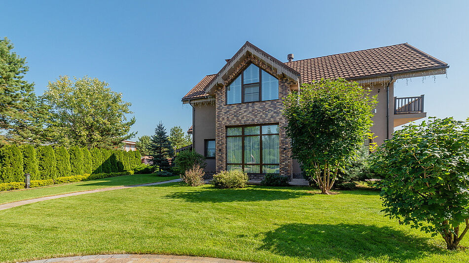 Современный дом у воды в Пестово
