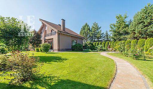 Современный дом у воды в Пестово